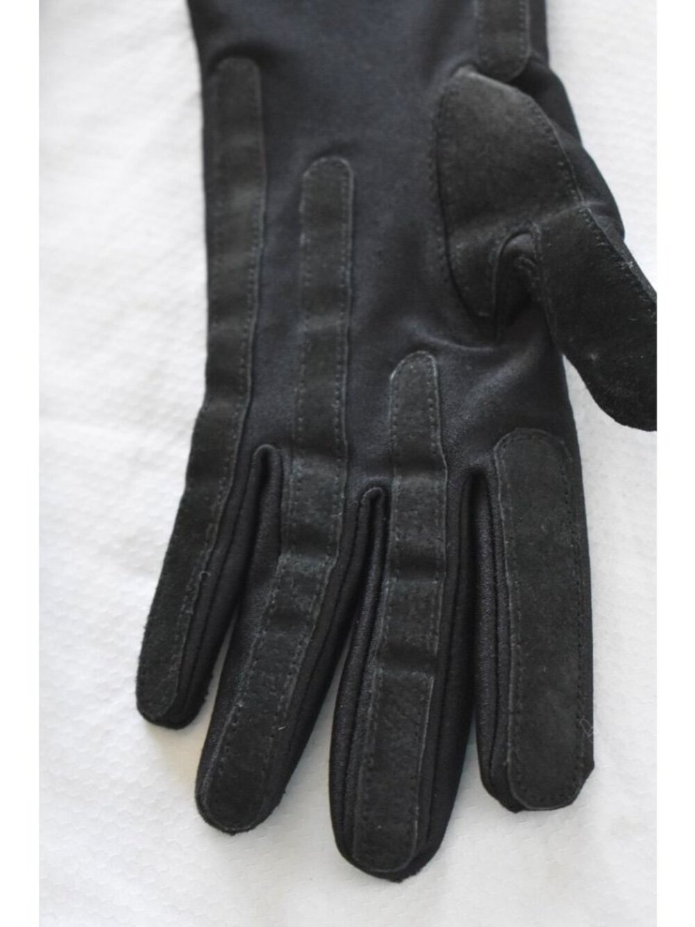 Vintage Women's Isotoner Black Spandex Gloves Size Small - Picture 4 of 8